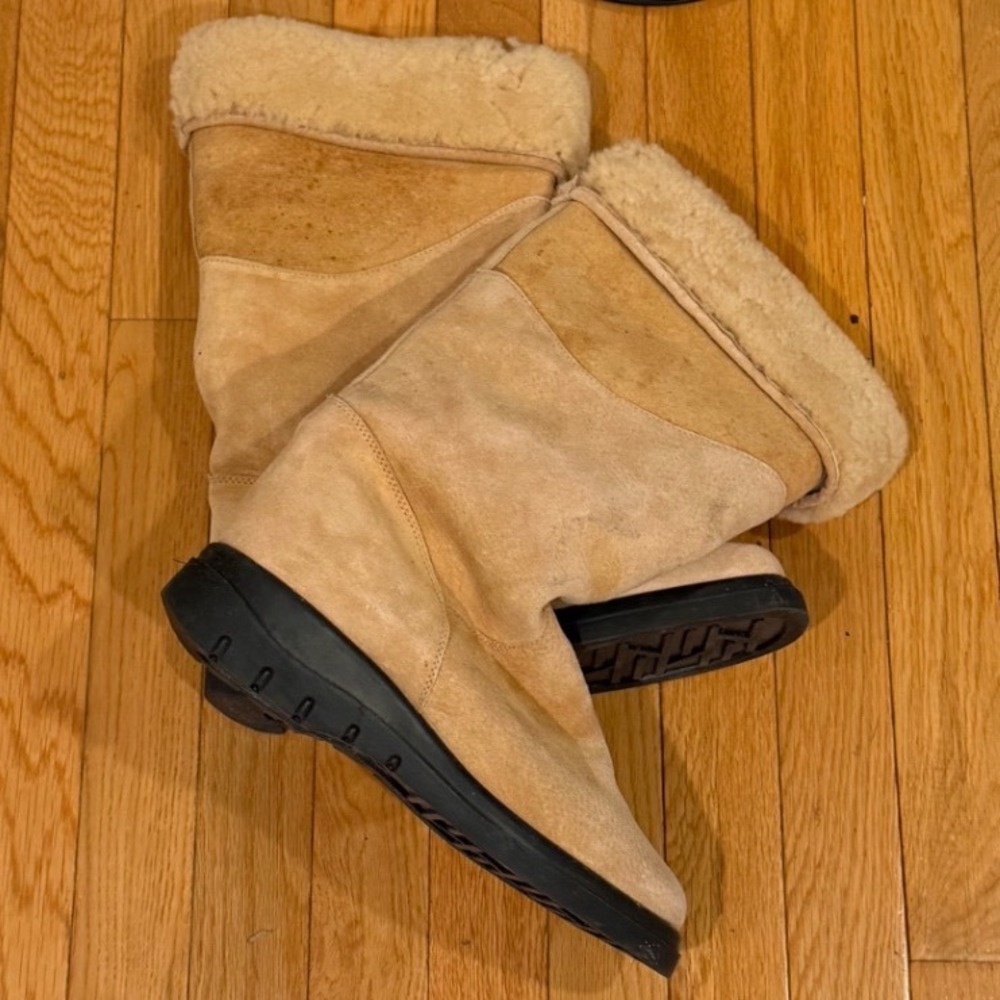 Tan Suede Shearling Trim Mid Calf Winter Boots Black Lug Sole Pull On Boots 10 B
